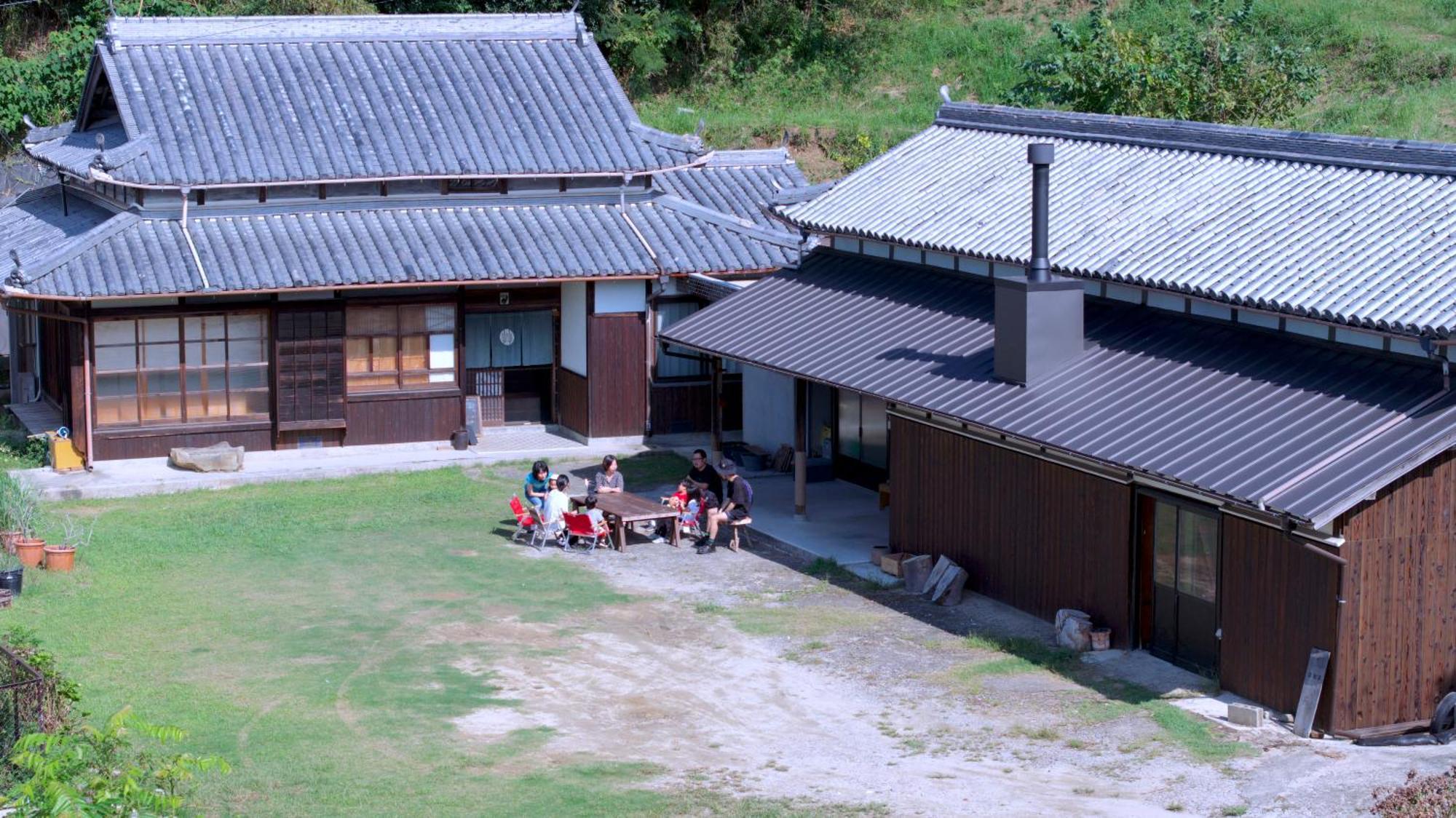 猫と図書館のある宿 草地家 Kusachike Minamiawaji Exteriör bild