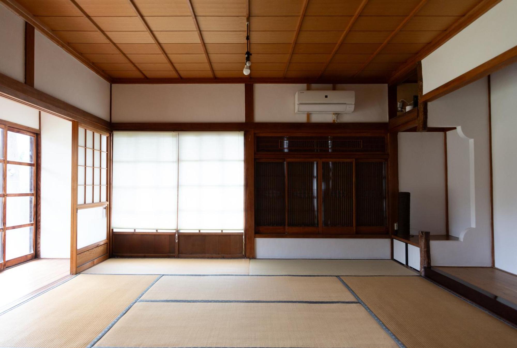 猫と図書館のある宿 草地家 Kusachike Minamiawaji Exteriör bild