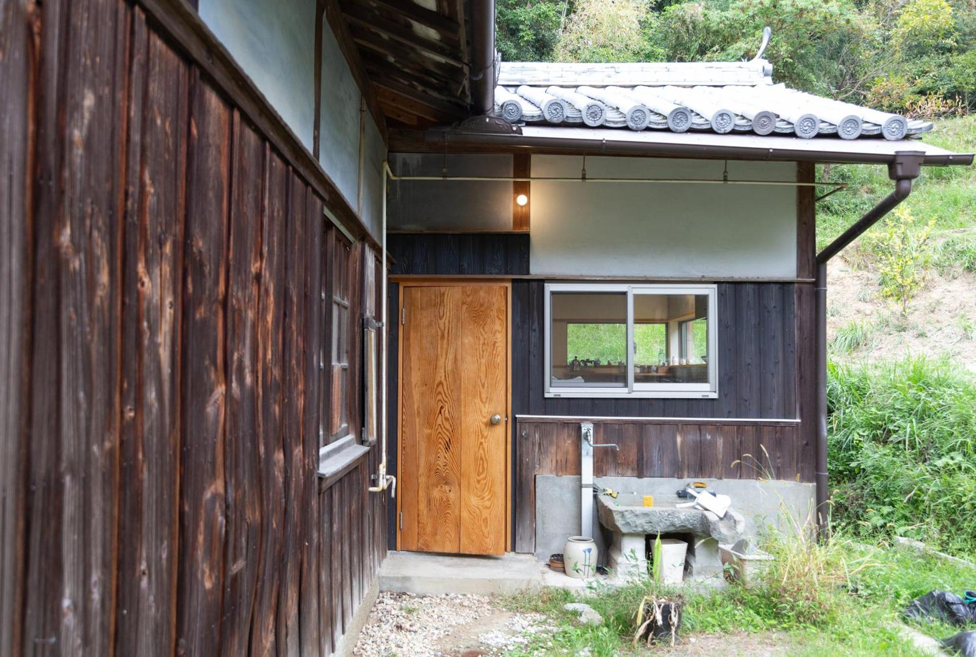 猫と図書館のある宿 草地家 Kusachike Minamiawaji Exteriör bild