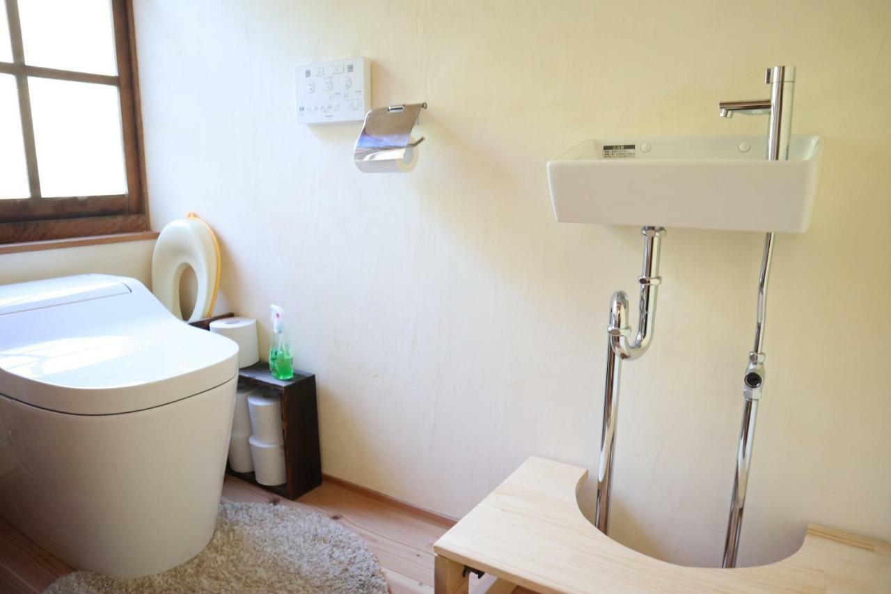猫と図書館のある宿 草地家 Kusachike Minamiawaji Exteriör bild